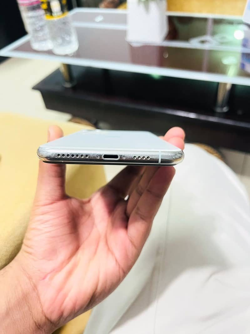Iphone 11 pro max 6