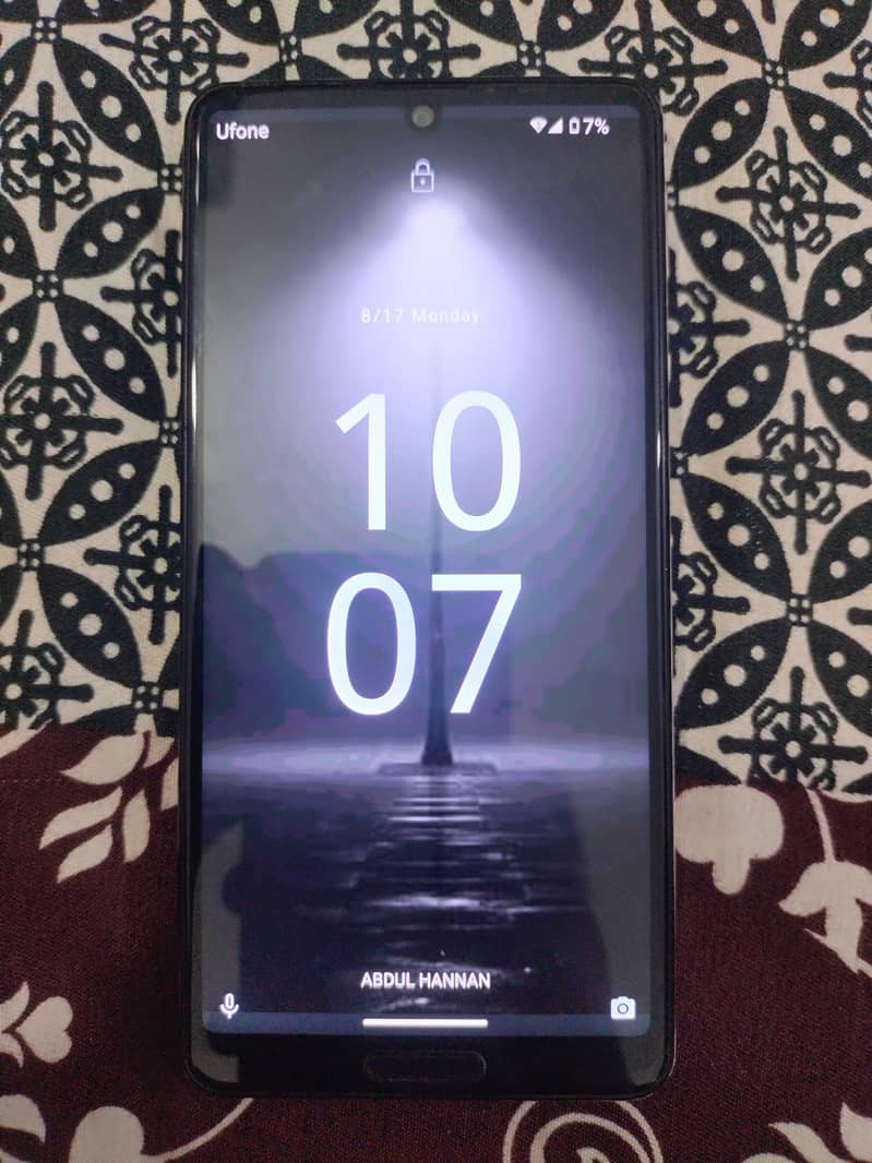 Sharp Aquos R2 1