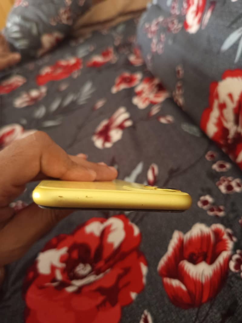 Apple iPhone 11 7