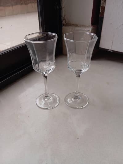 Imported Crockery in Good Condition