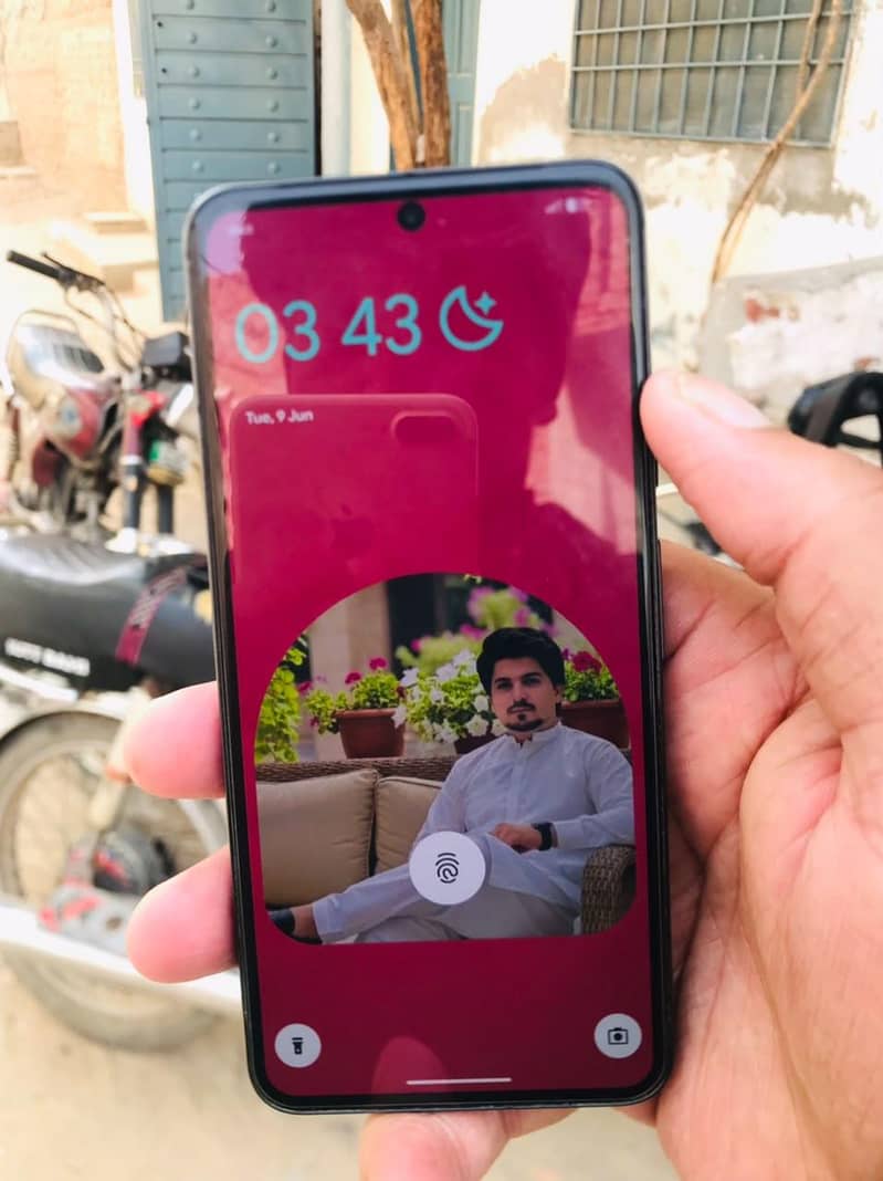 Google Pixel 8 3