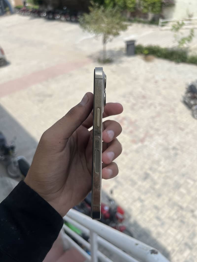 Apple iPhone 13 Pro 2