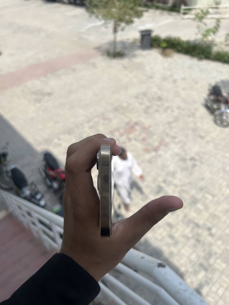 Apple iPhone 13 Pro 4