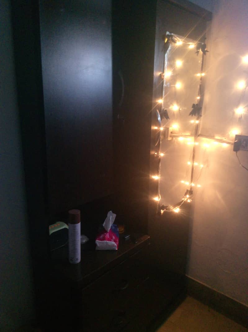 DRESSING TABLE 5
