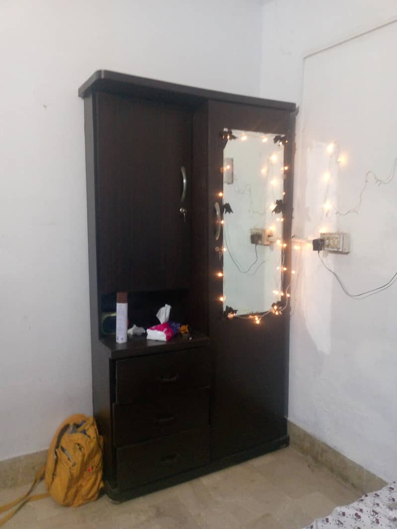 DRESSING TABLE 0