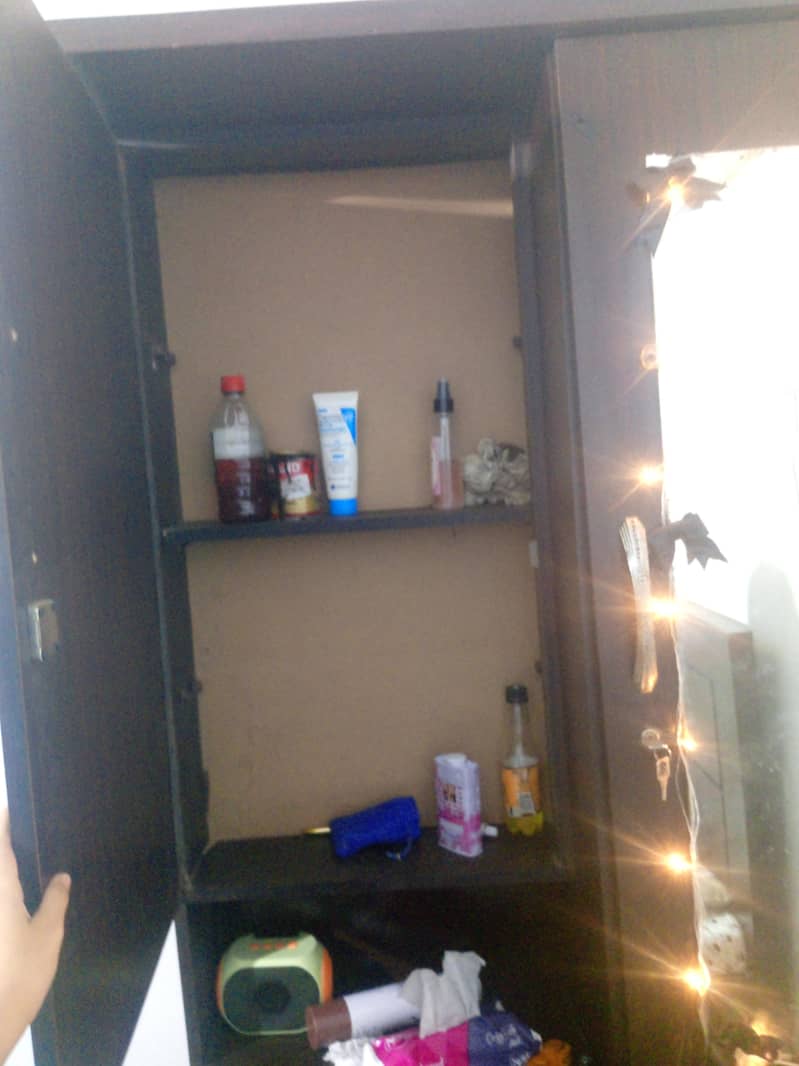 DRESSING TABLE 1