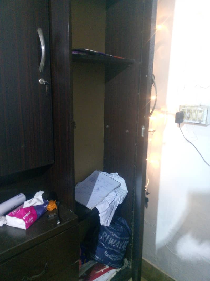 DRESSING TABLE 3