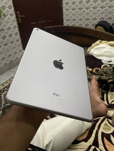 i pad air 2 10/10 condition water pack