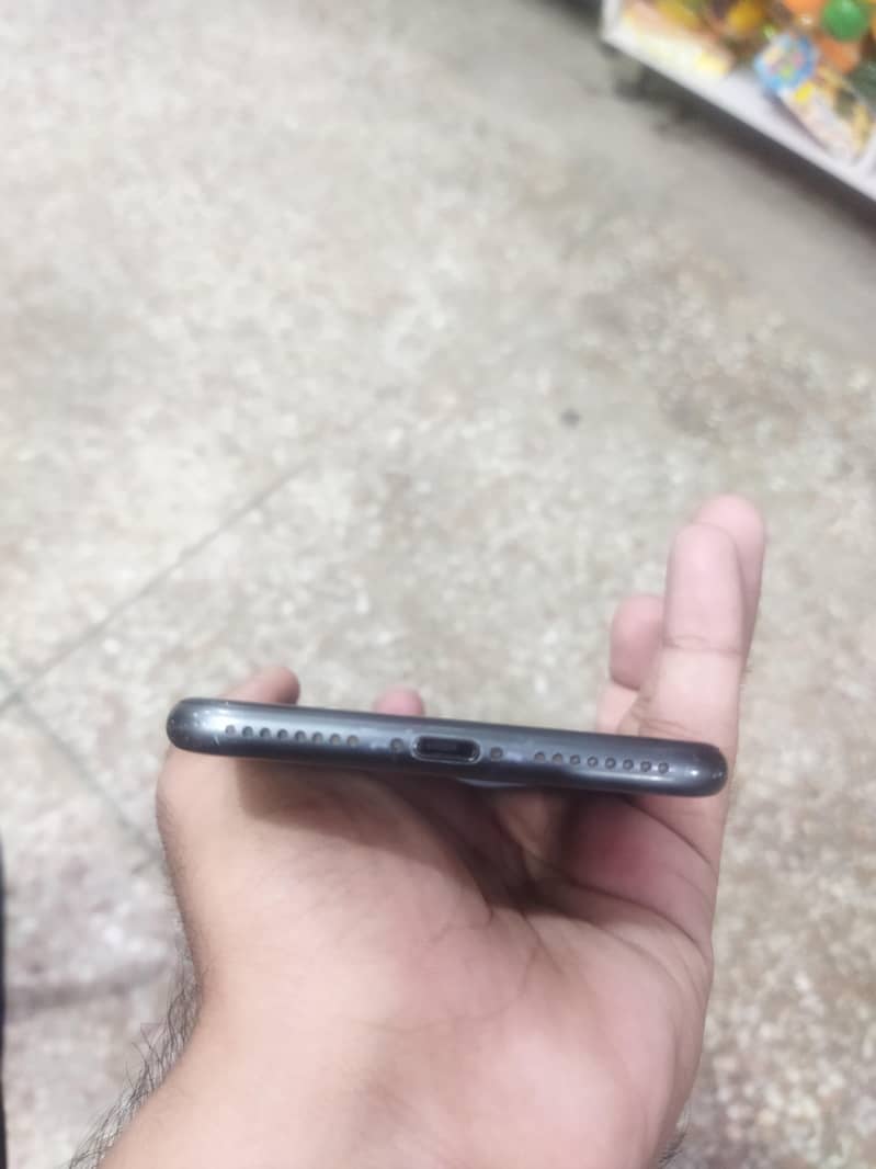 Apple iPhone 8 Plus 1