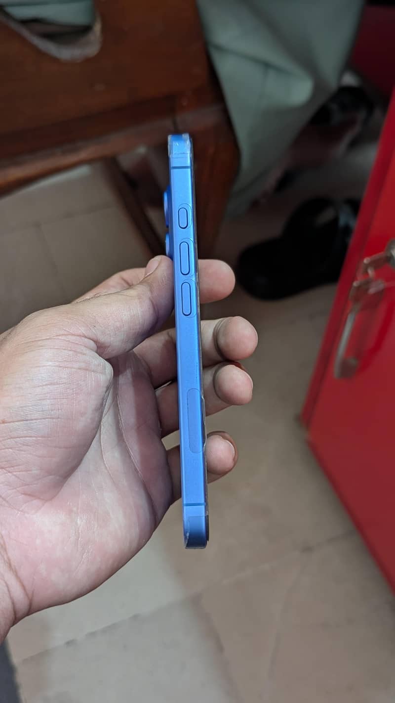 Apple iPhone 16 2
