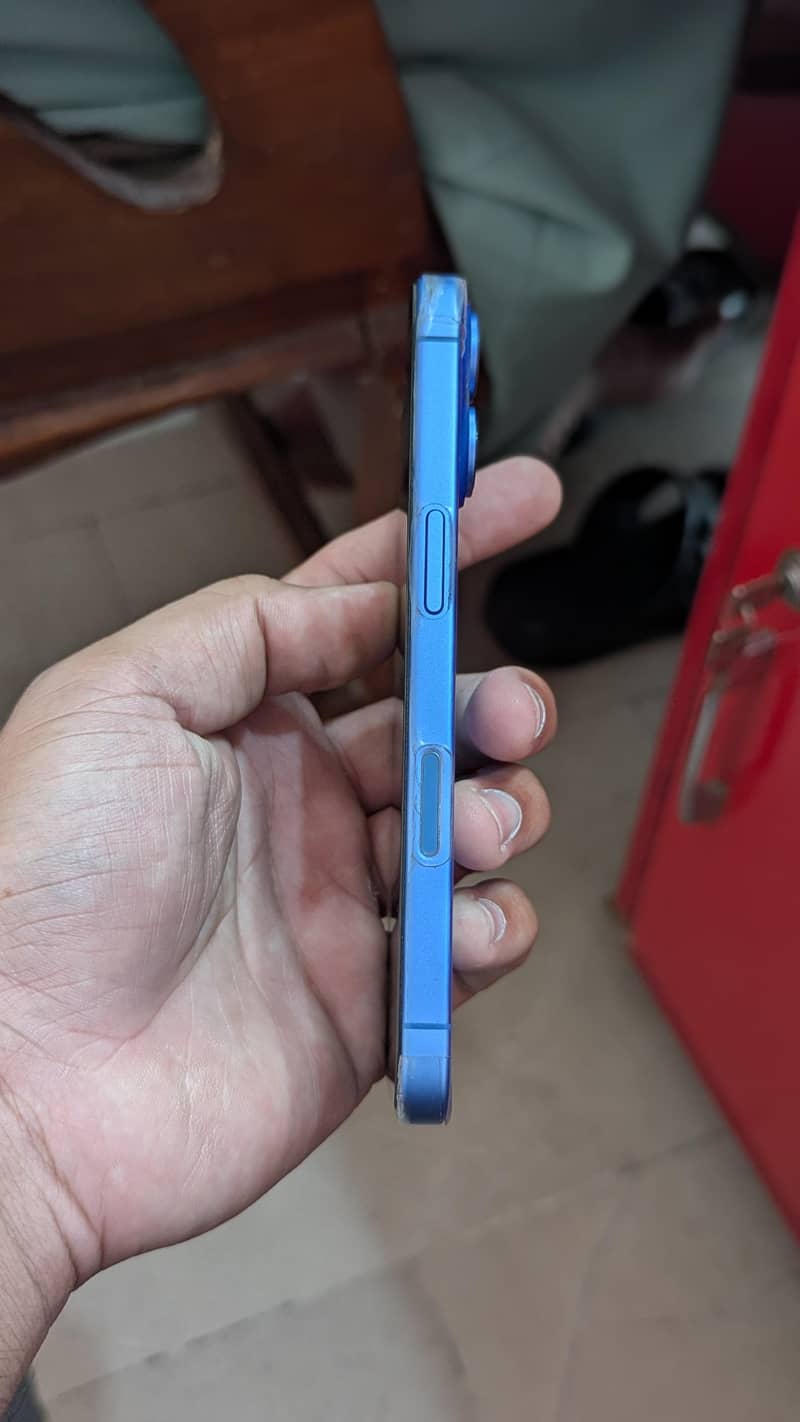 Apple iPhone 16 3
