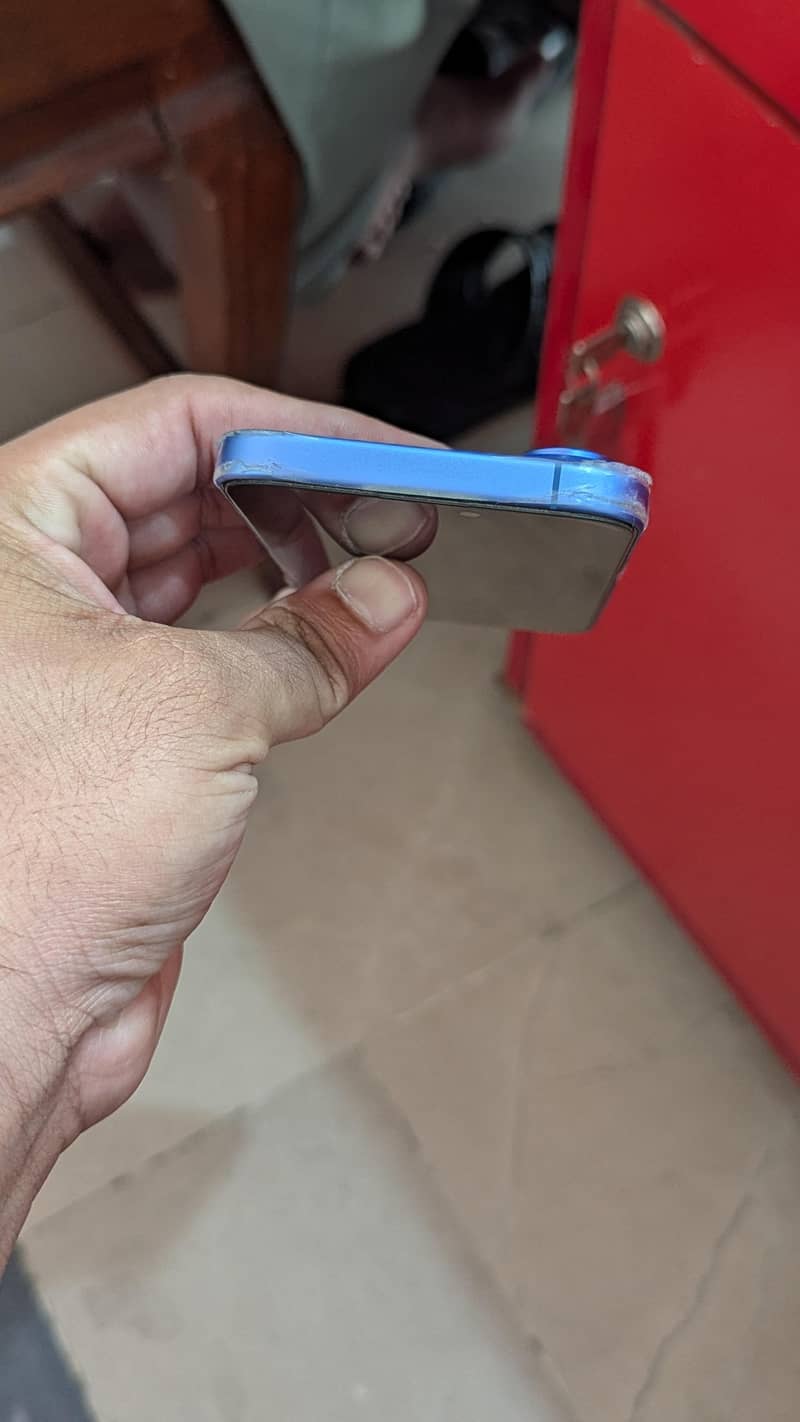 Apple iPhone 16 4