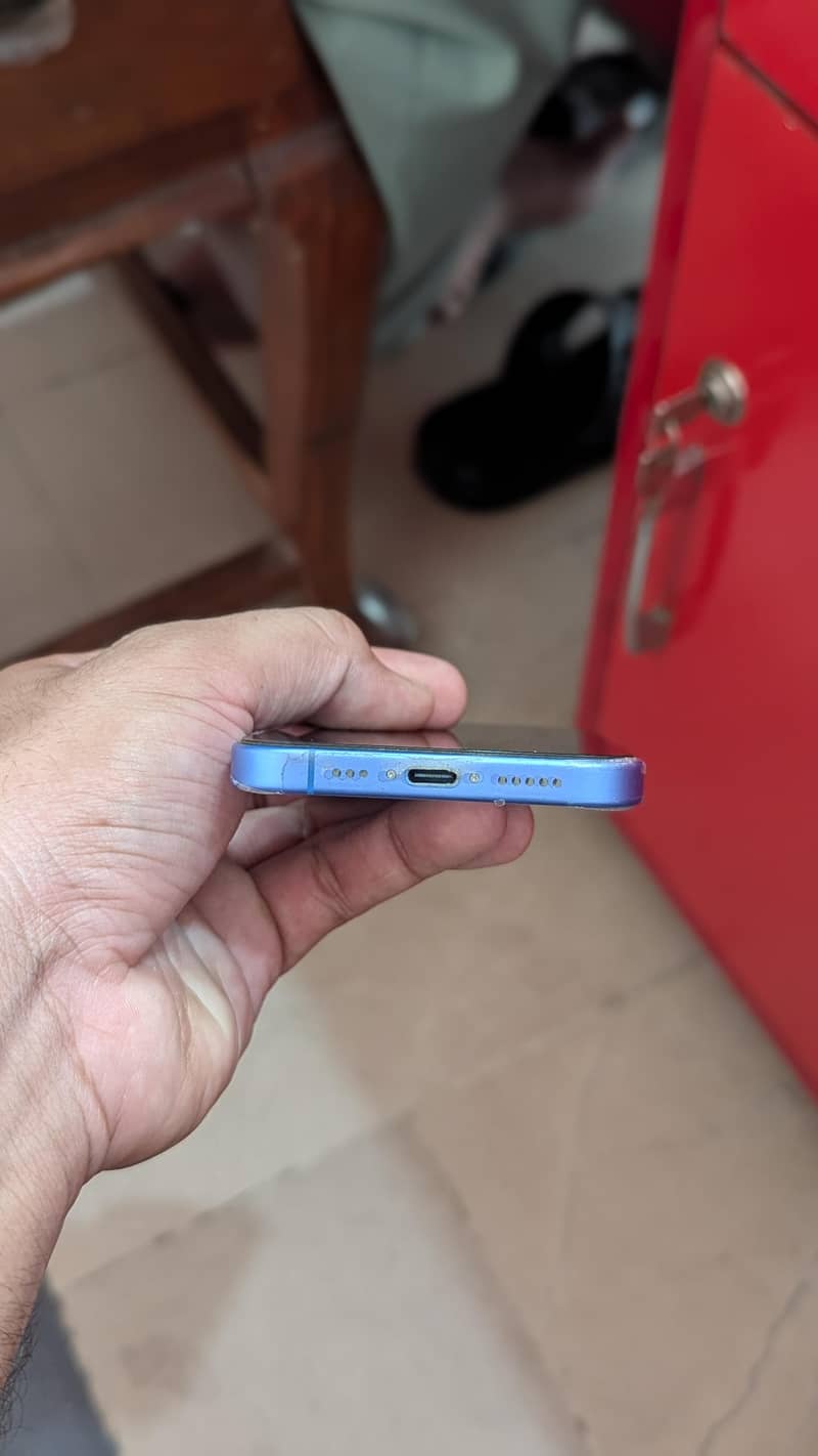 Apple iPhone 16 5