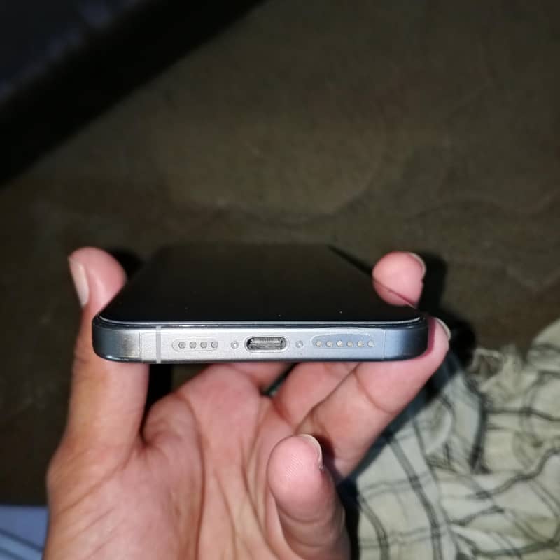 Apple iPhone 15 Pro Max 2