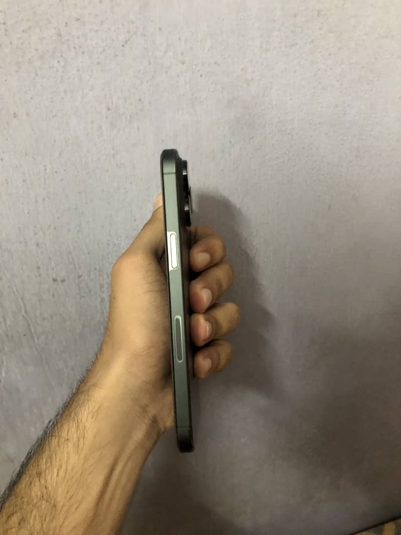 Apple iPhone 15 Pro Max 3