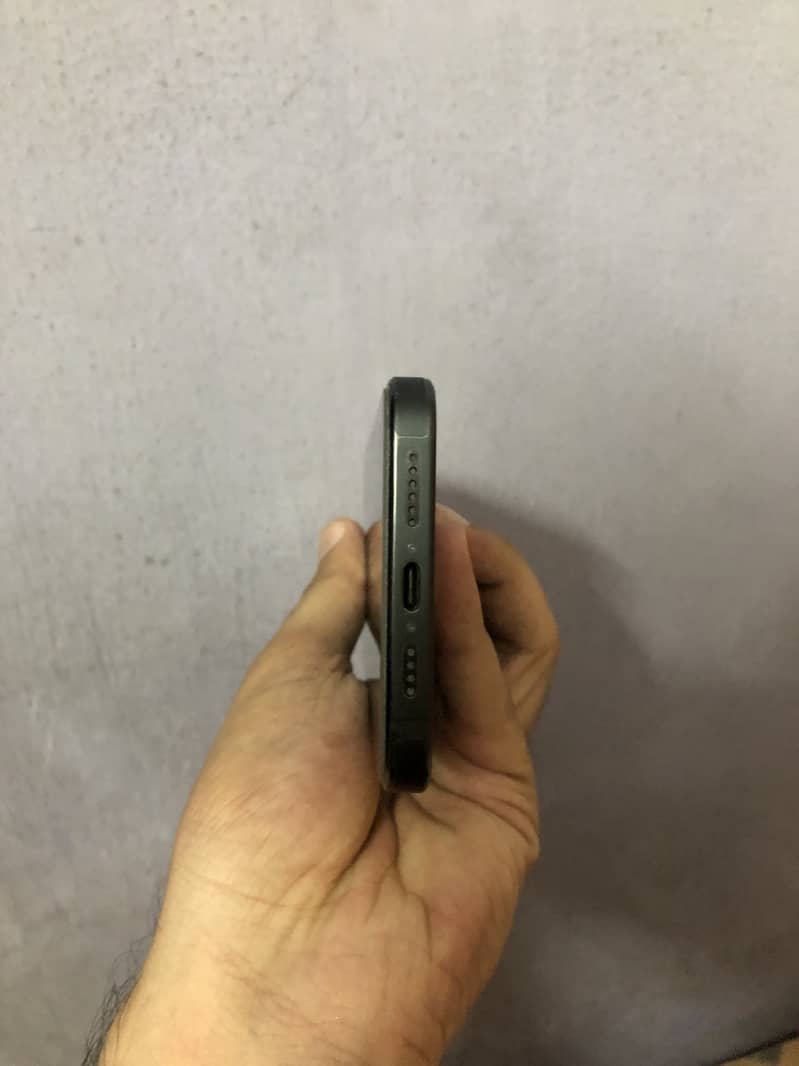 Apple iPhone 15 Pro Max 4