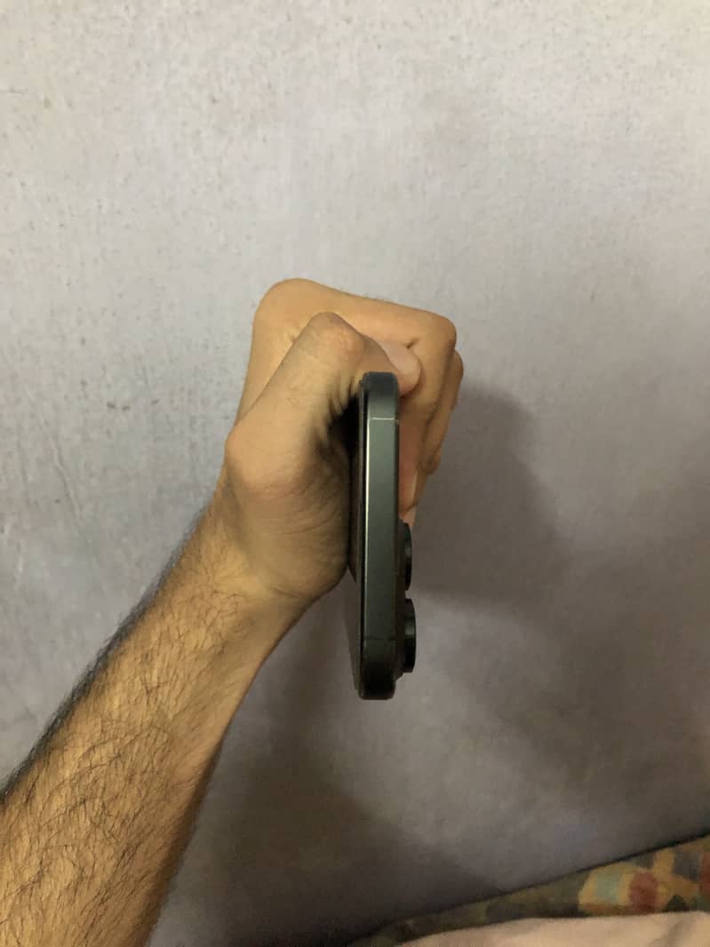 Apple iPhone 15 Pro Max 6