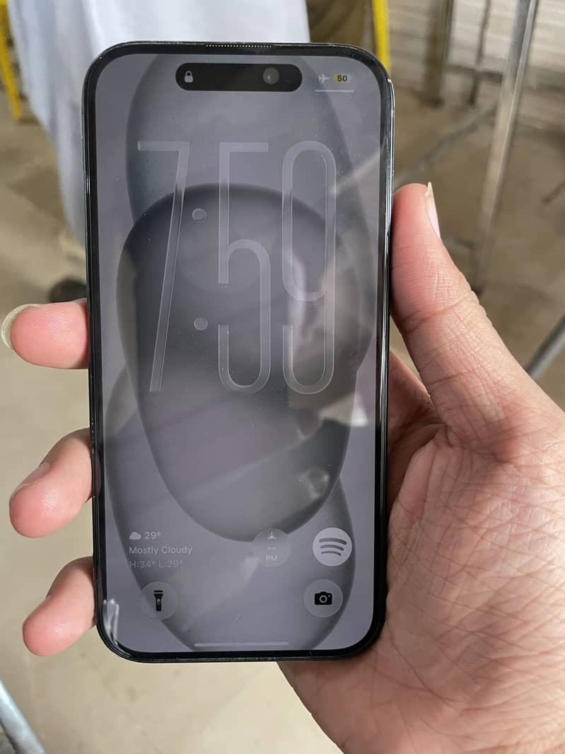 Apple iPhone 15 4