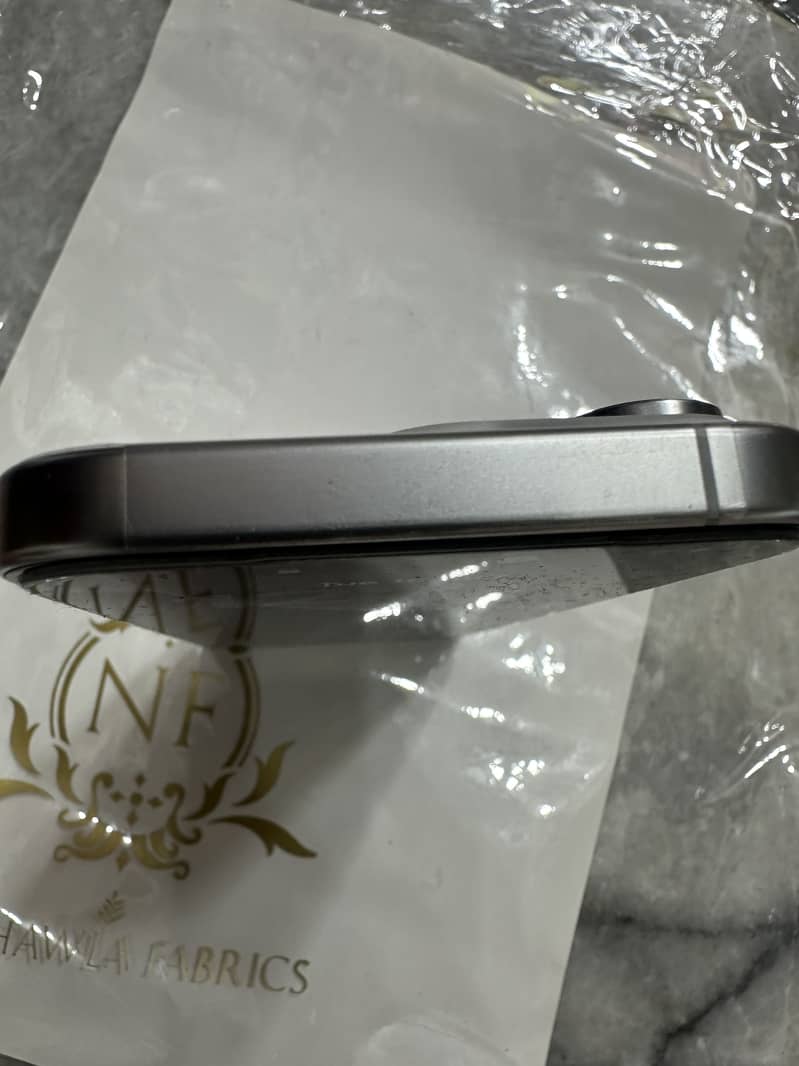 Apple iPhone 16 Pro 3