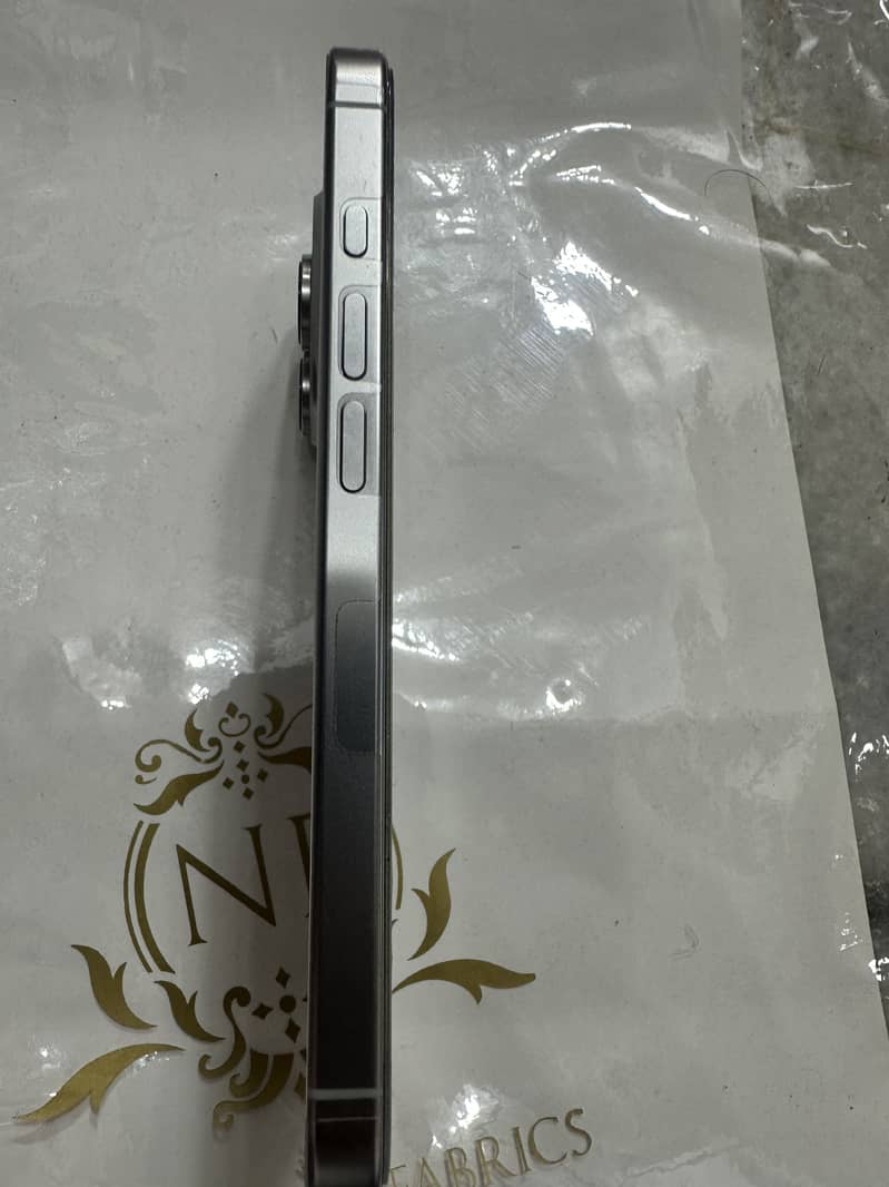 Apple iPhone 16 Pro 6