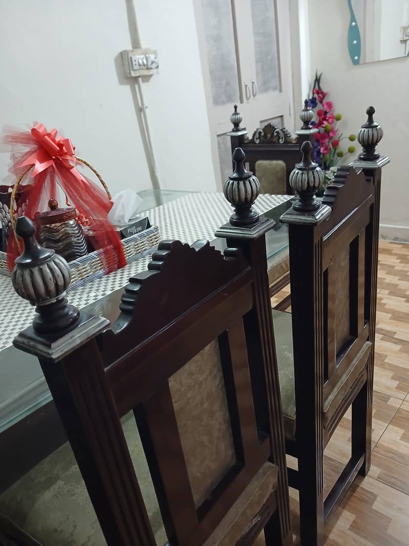 Dining table 0