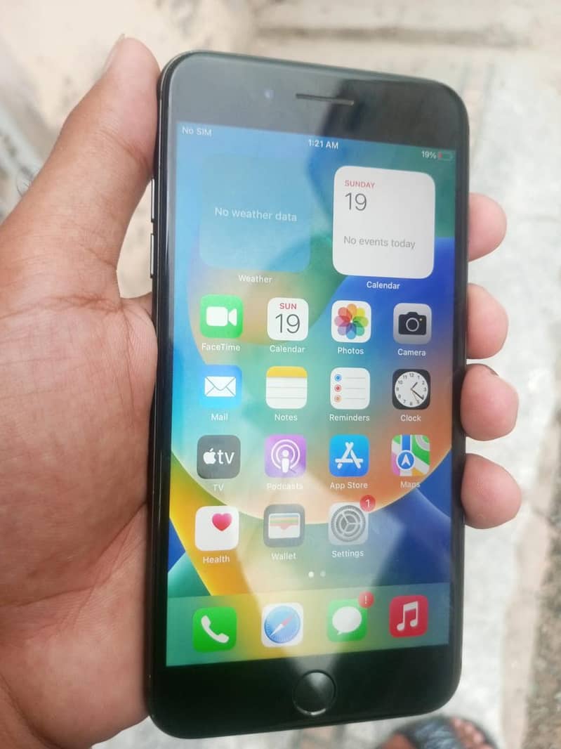 Apple iPhone 8 Plus 1