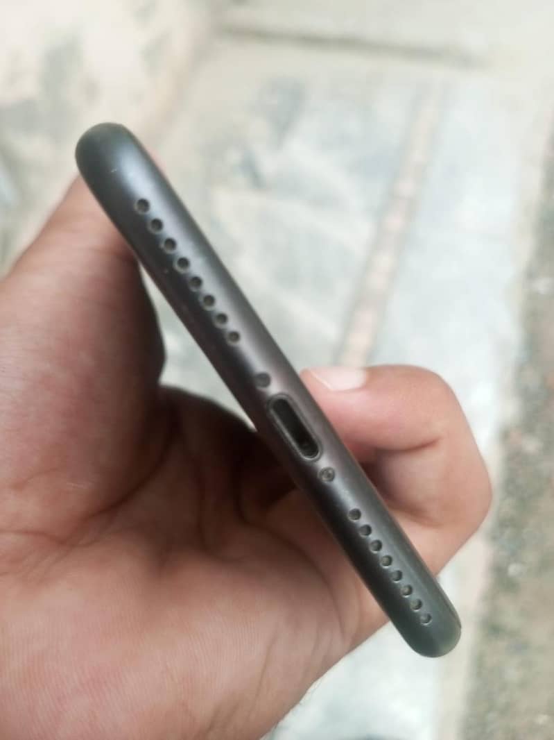 Apple iPhone 8 Plus 3