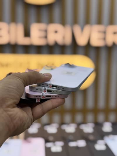 Apple iPhone 15 128GB Factory Locked