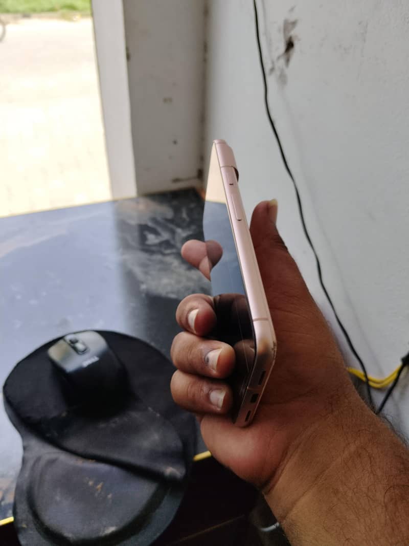 Google Pixel 8 4