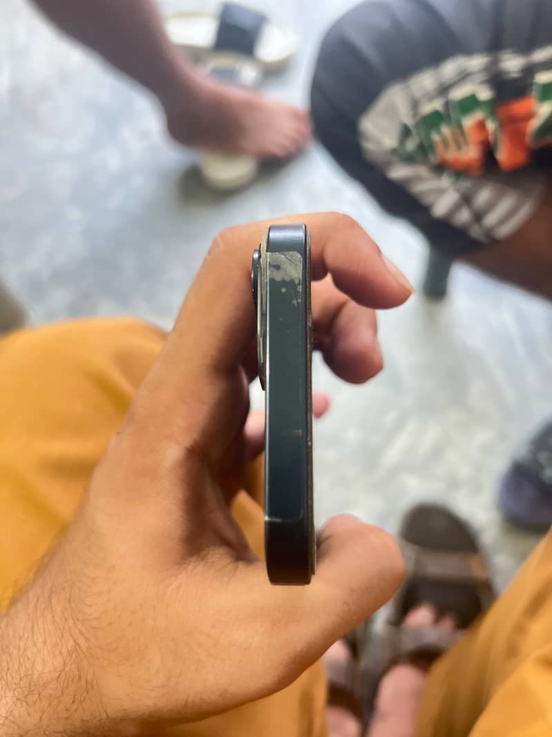 Apple iPhone 14 4