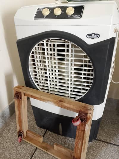 ac cooler condition 9/10 urgent sale no any fault   only  one tyre mis