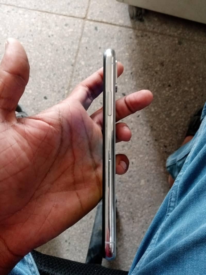 Apple iPhone X 3