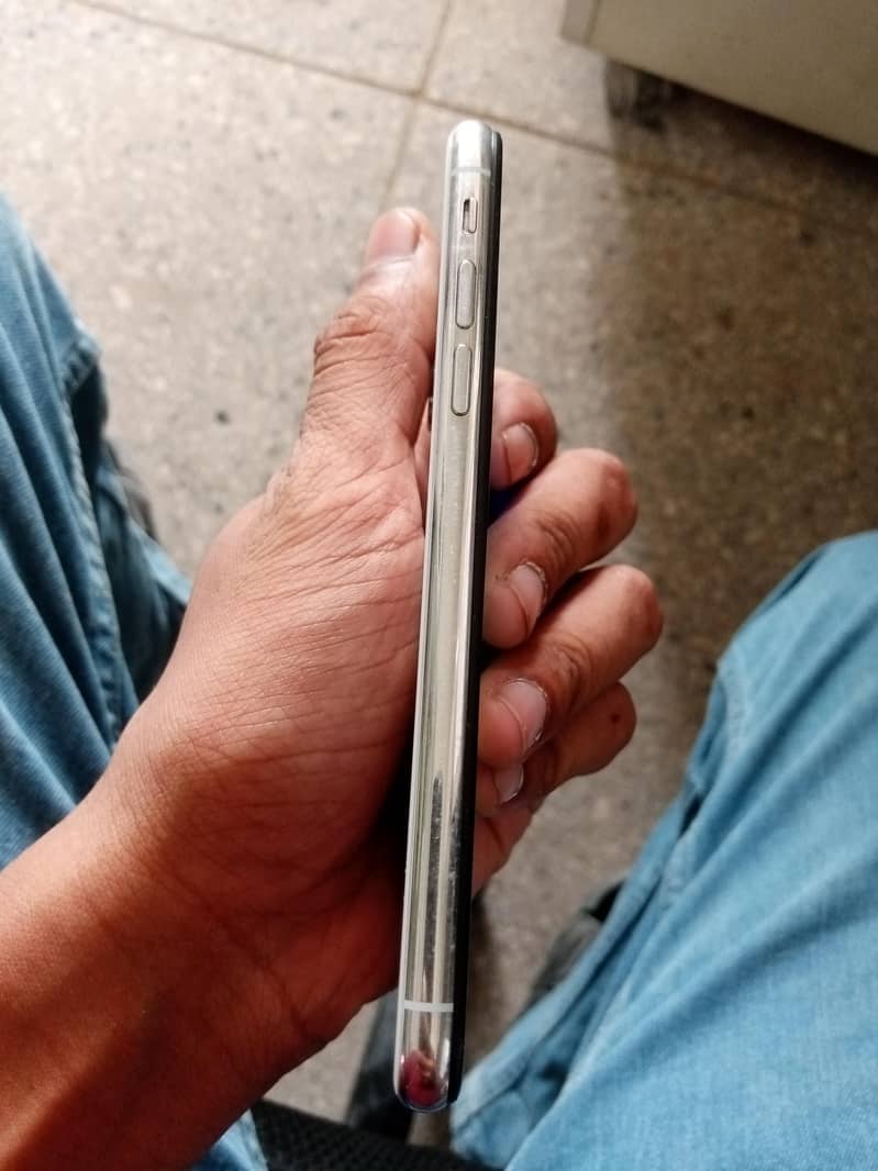 Apple iPhone X 5