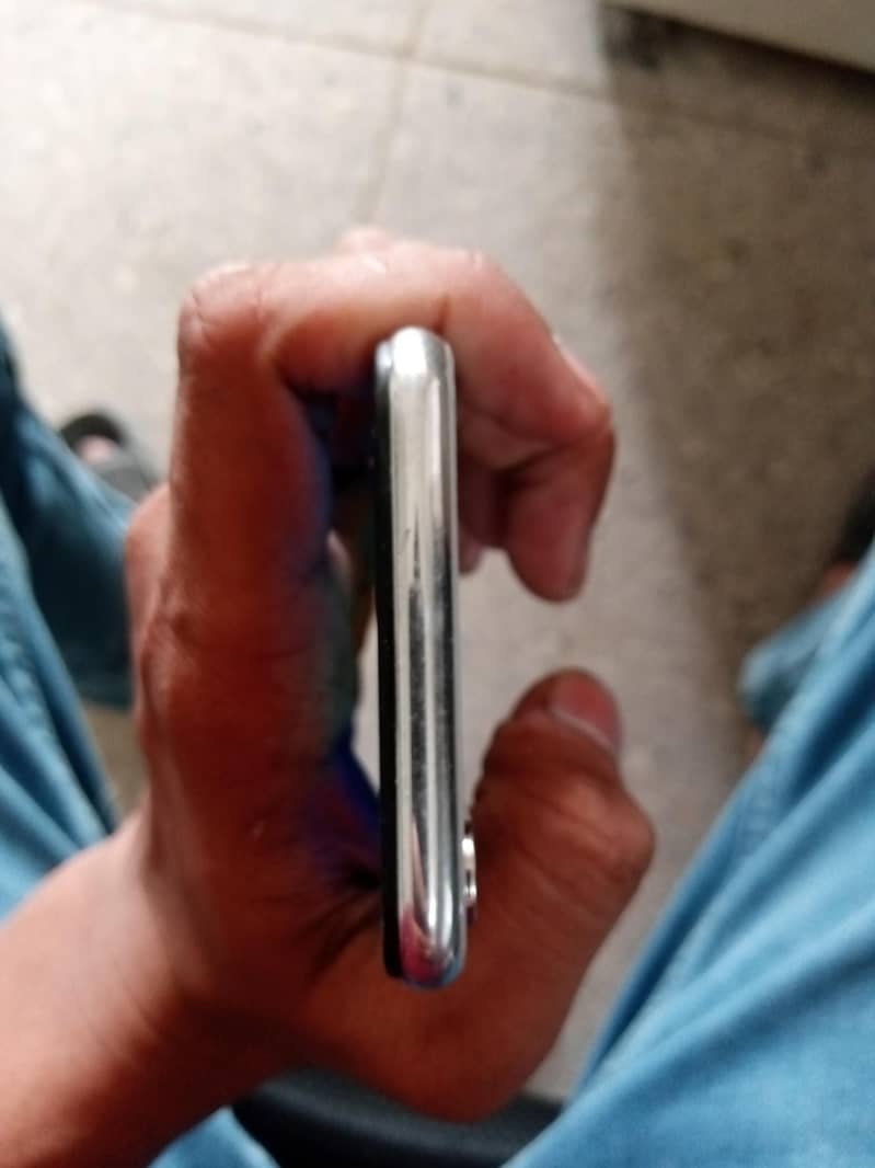 Apple iPhone X 6