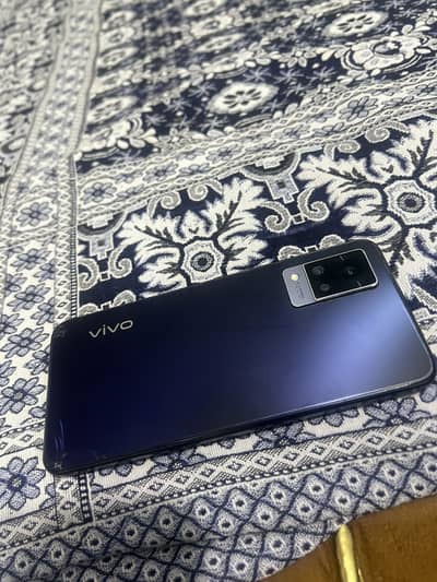 Vivo V21