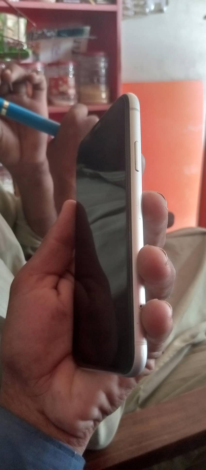 Apple iPhone 11 3