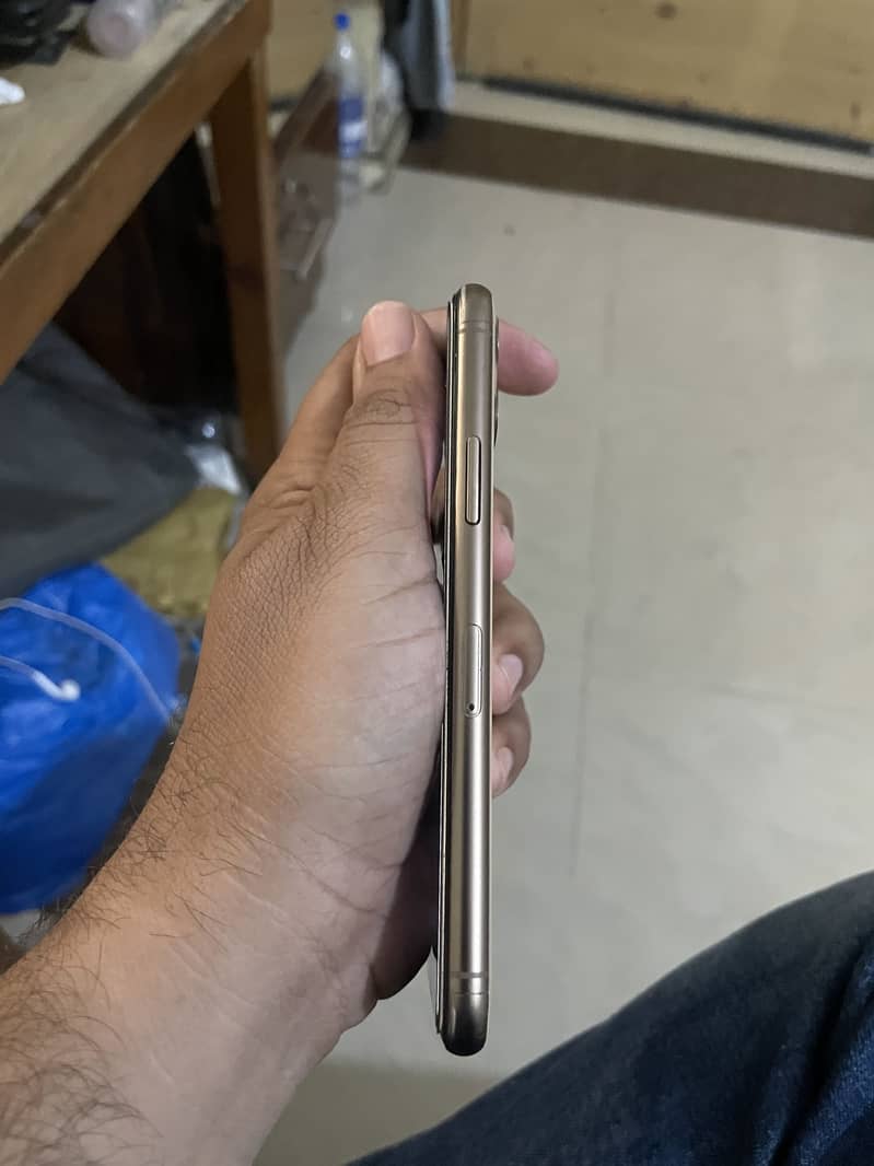 Apple iPhone 11 Pro 3