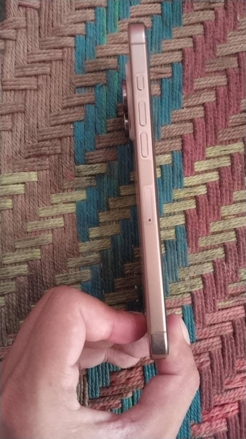 Apple iPhone 16 Pro Max 1
