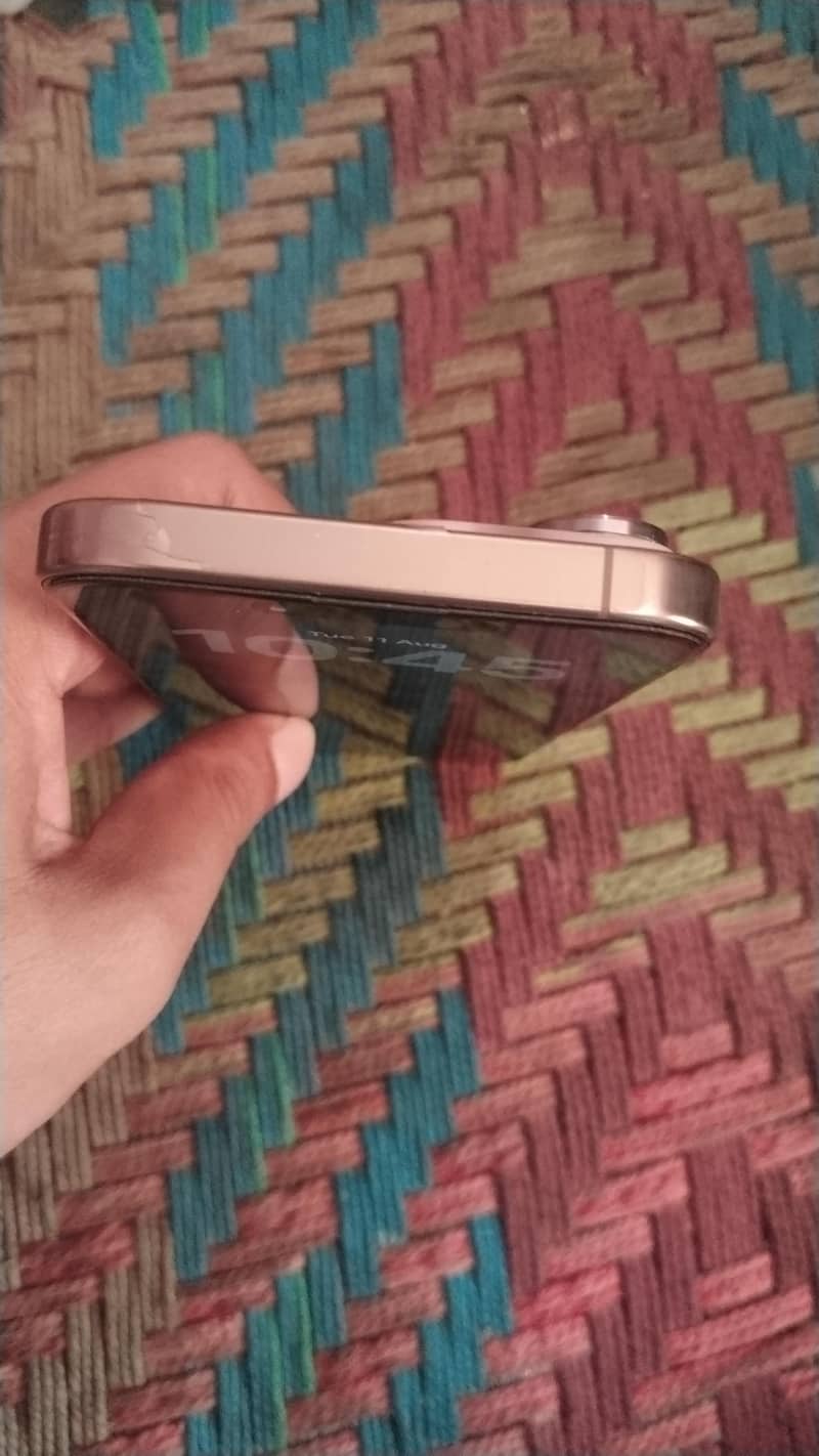 Apple iPhone 16 Pro Max 2
