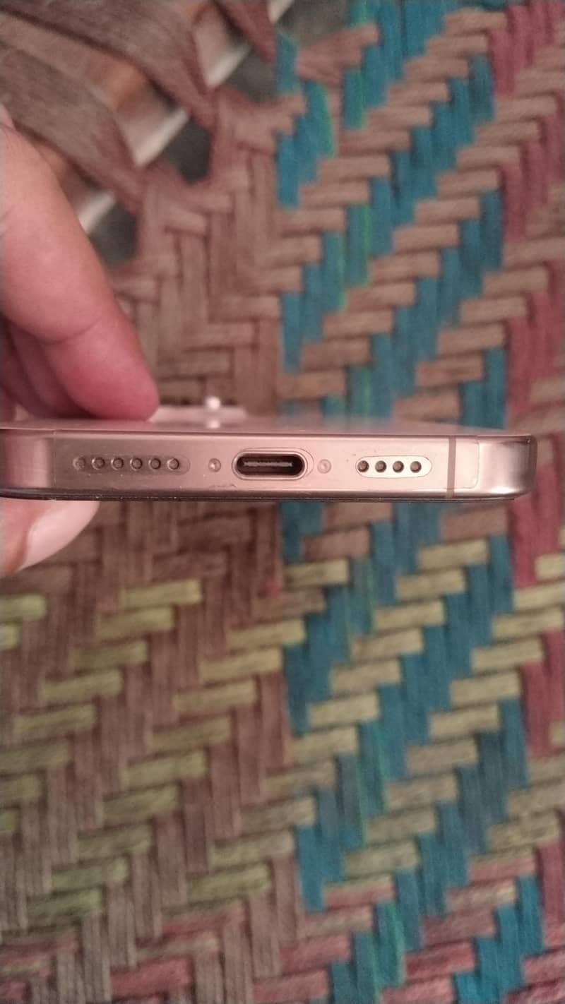 Apple iPhone 16 Pro Max 4