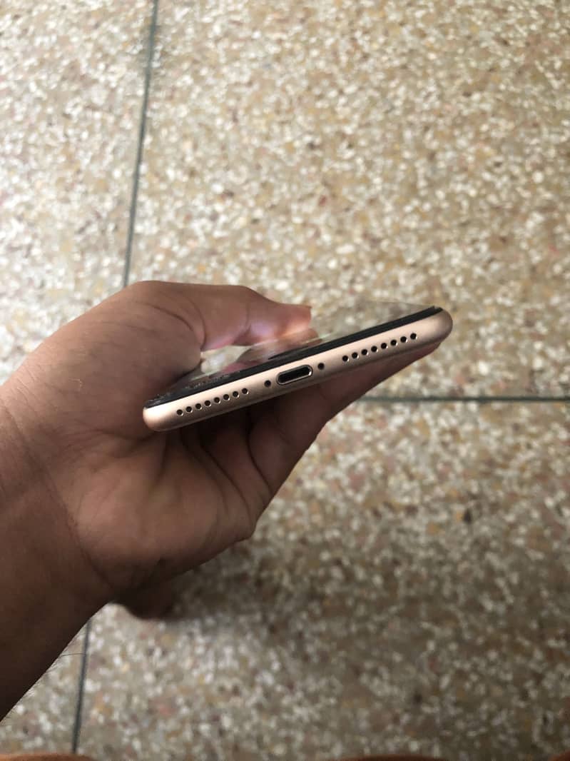 Apple iPhone 8 Plus 0