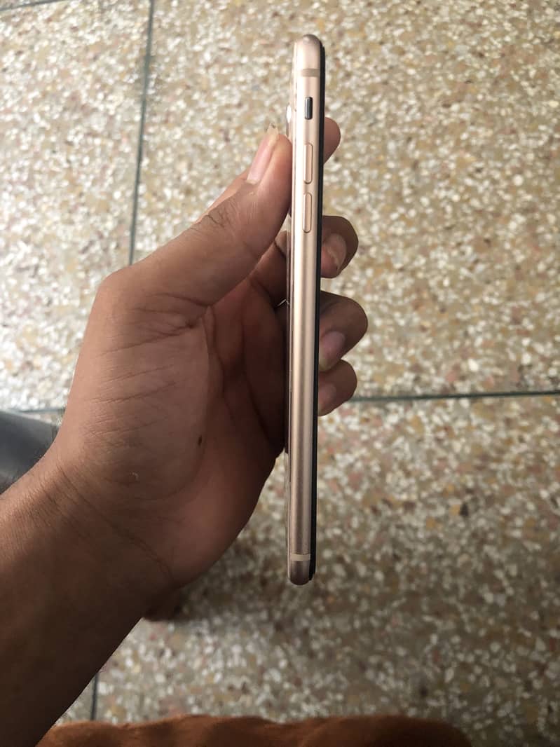 Apple iPhone 8 Plus 2