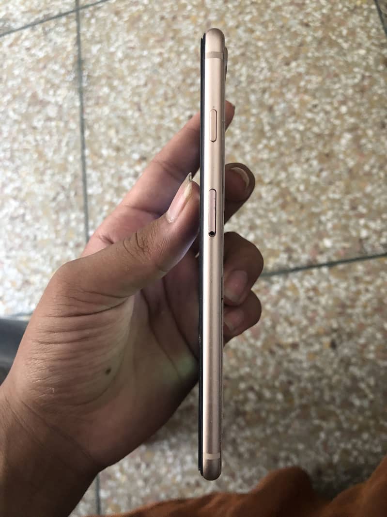 Apple iPhone 8 Plus 4