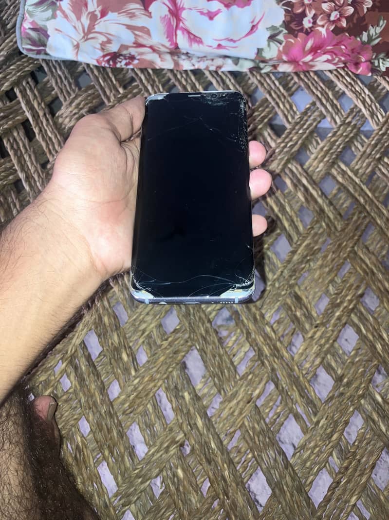 Samsung Mobile S8 Plus 4