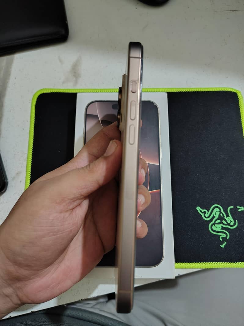 Apple iPhone 16 Pro Max 3