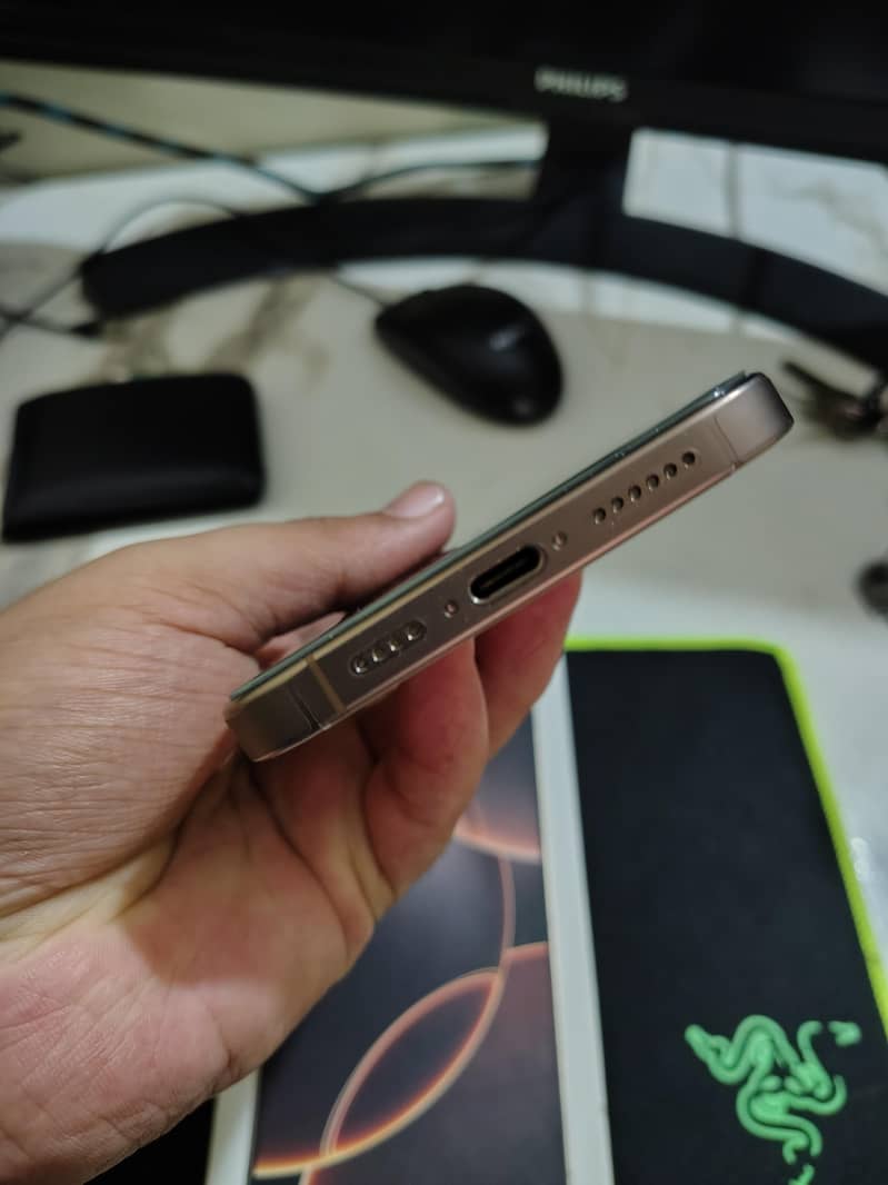 Apple iPhone 16 Pro Max 5