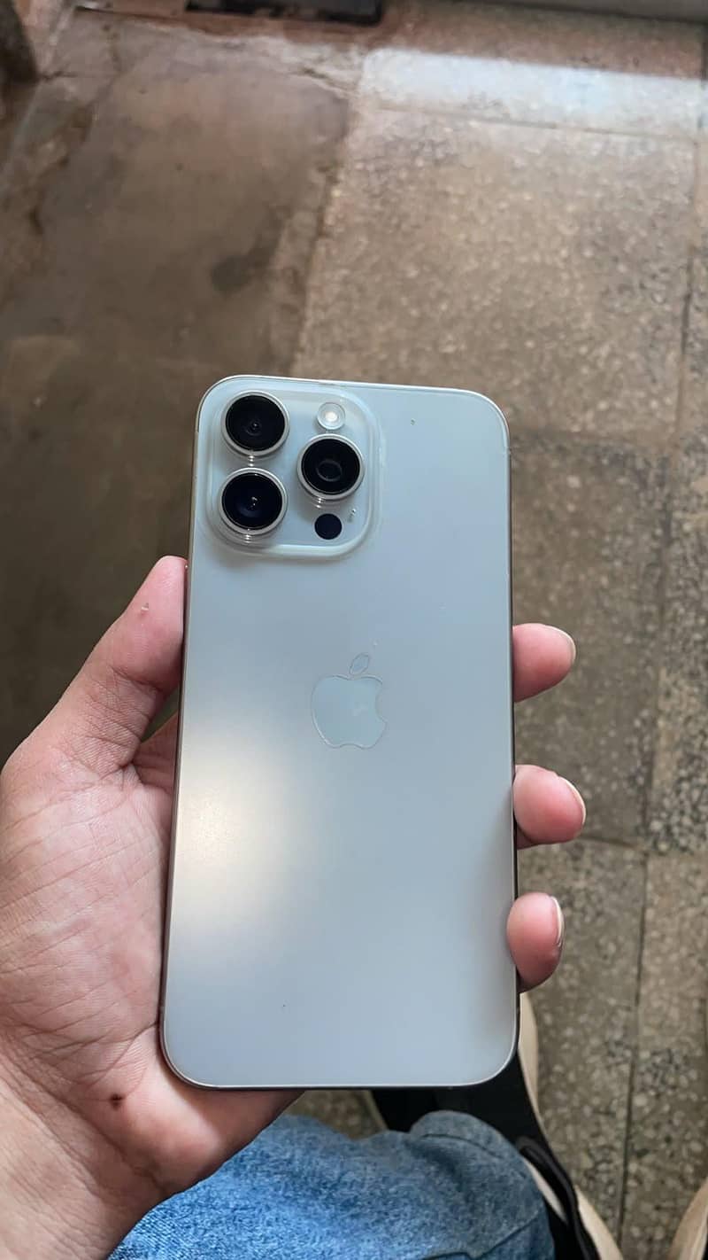 Apple iPhone 15 Pro Max 0