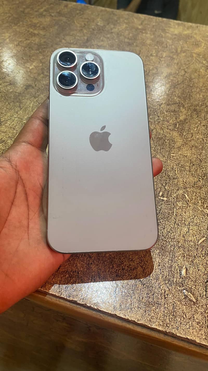 Apple iPhone 15 Pro Max 1