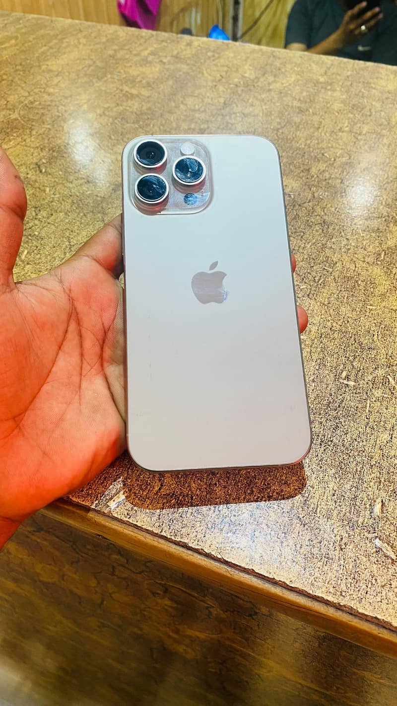 Apple iPhone 15 Pro Max 2