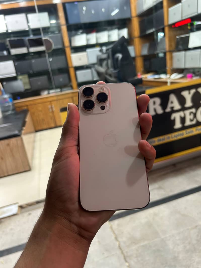 Apple iPhone 16 Pro Max 1